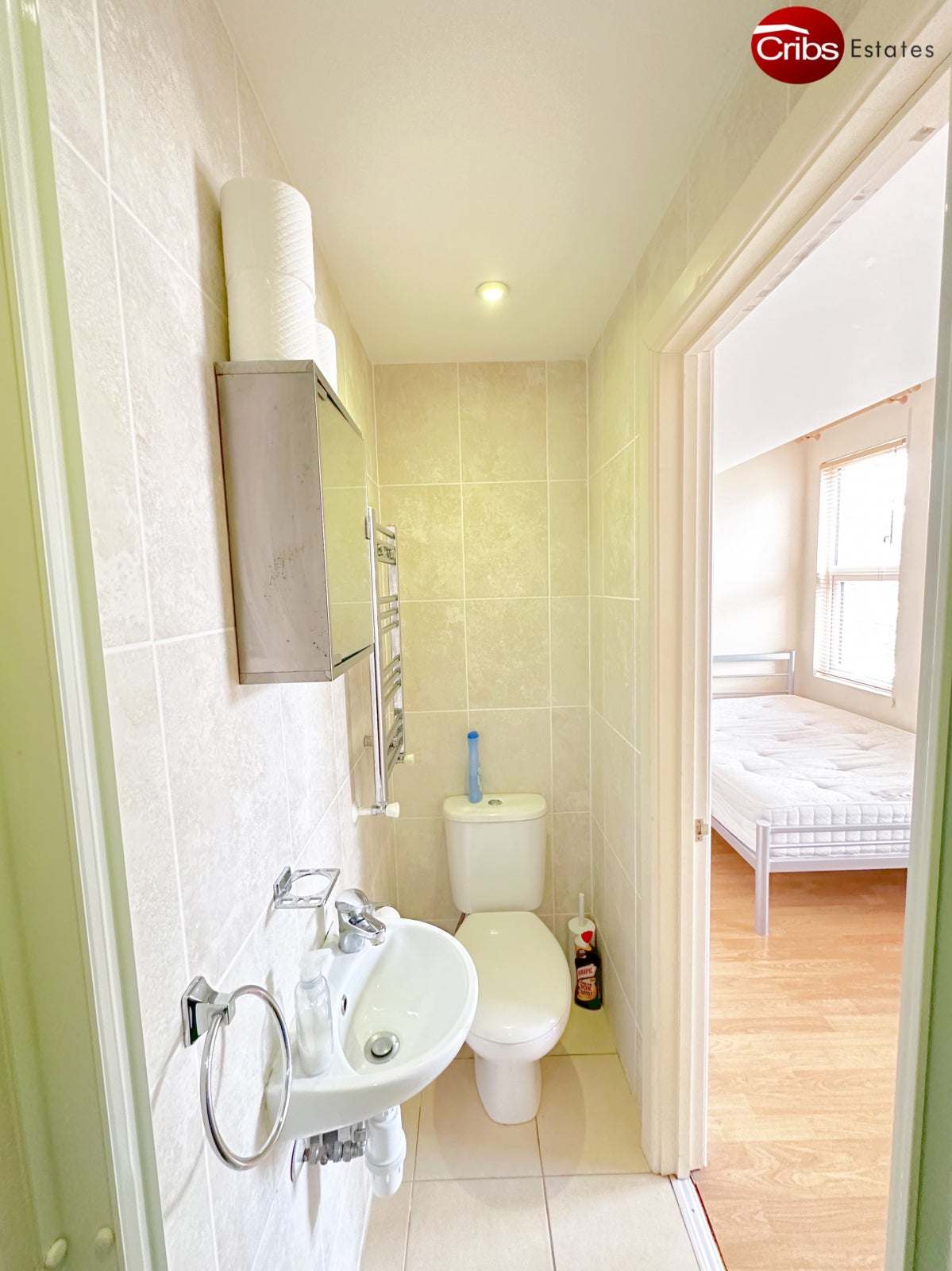 Room Hartfield Road in Greater London