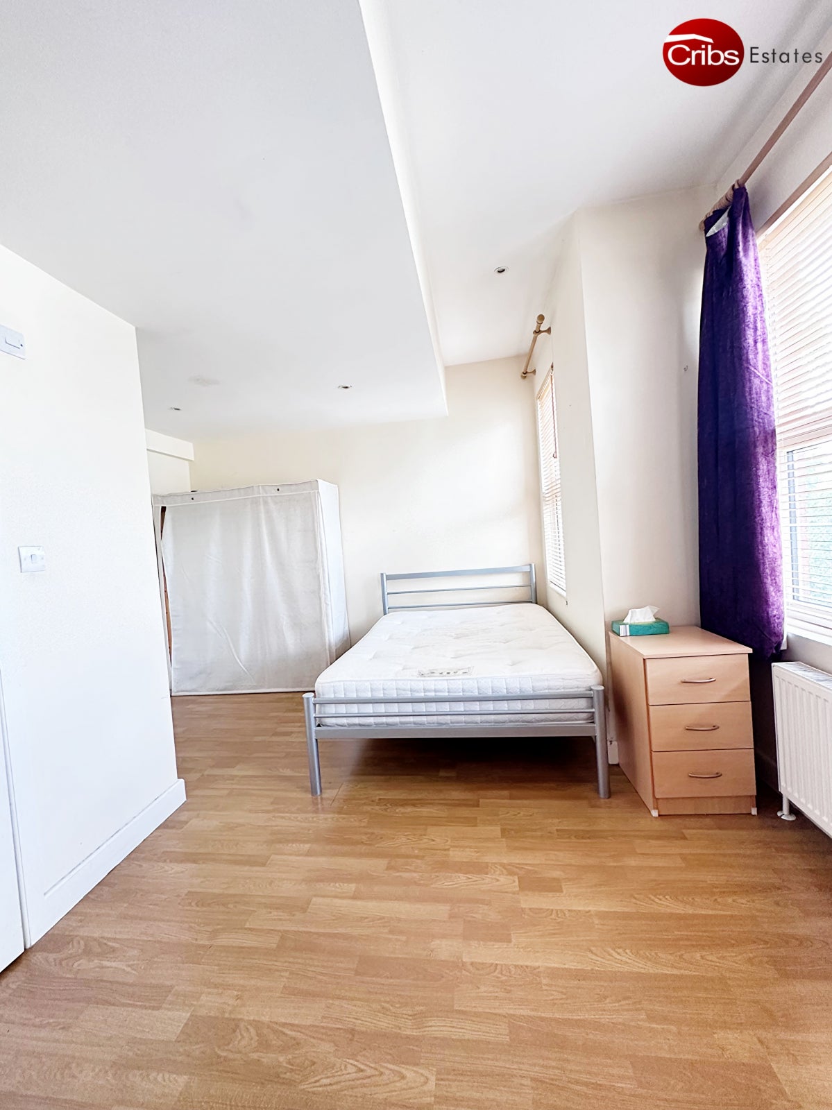 Room Hartfield Road in Greater London