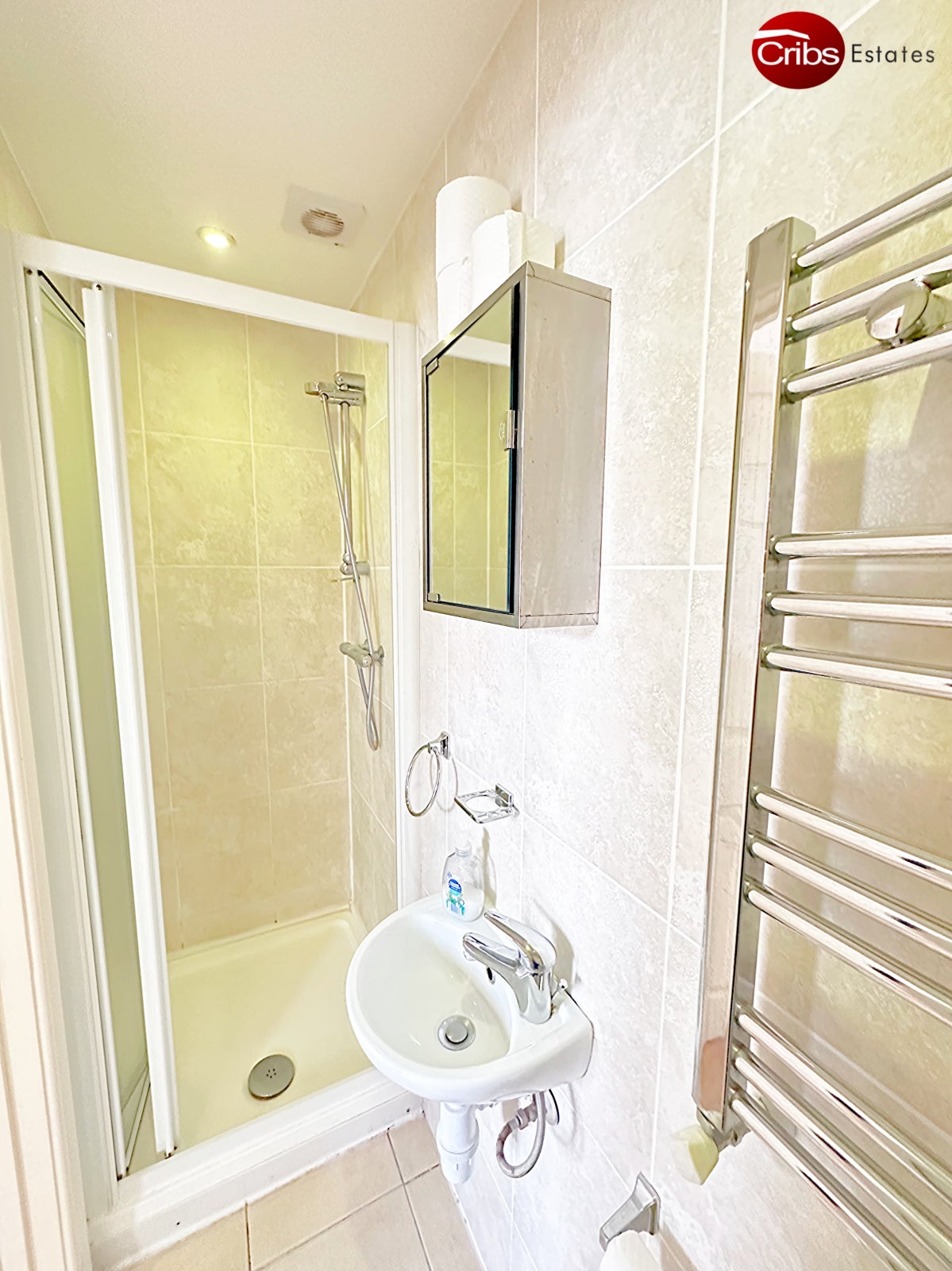 Room Hartfield Road in Greater London
