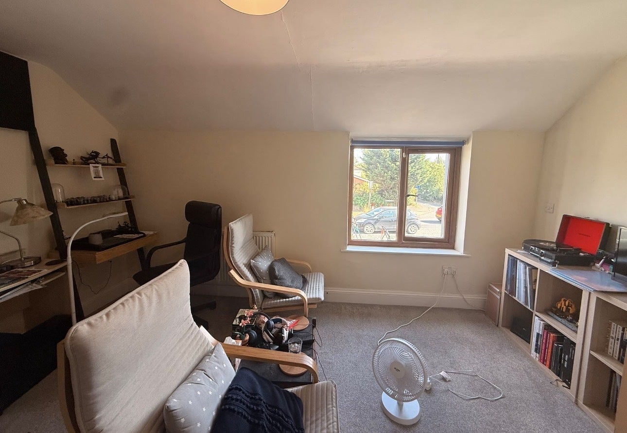Flat Gloucester Road in Rudgeway