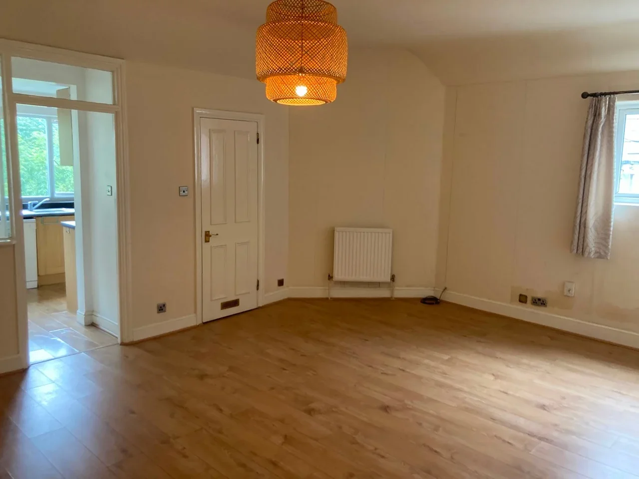 Flat Kings Avenue in Greater London