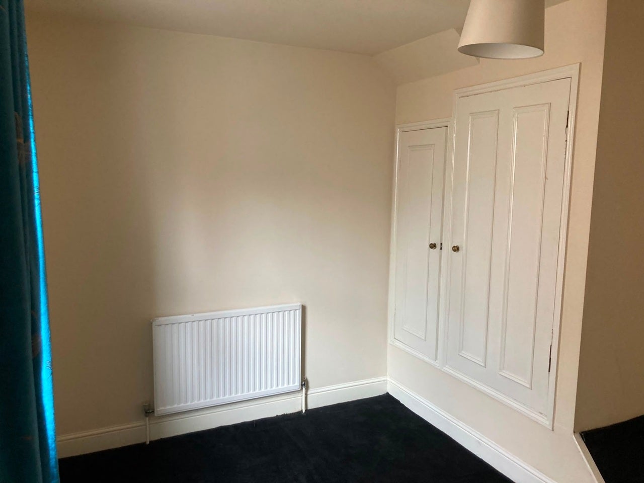 Flat Kings Avenue in Greater London