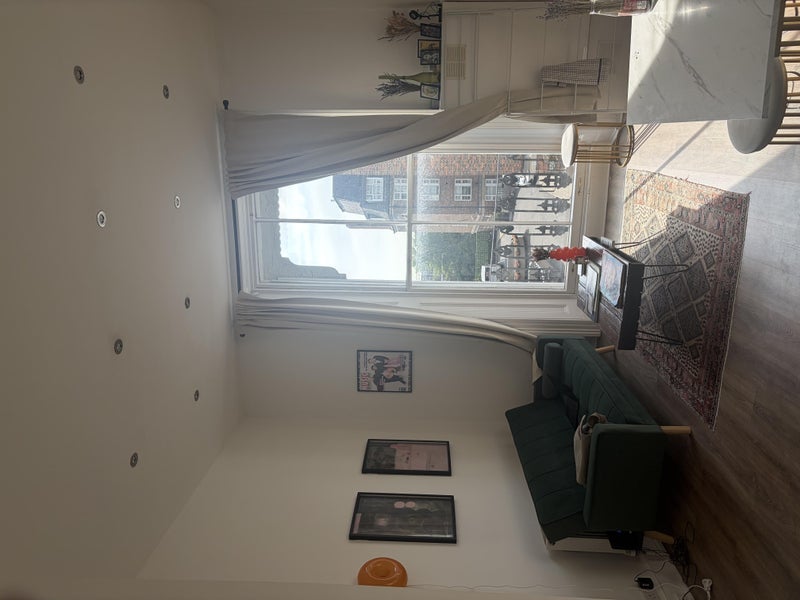 Flat College Crescent in Greater London