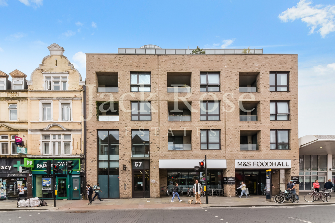 Flat Kingsland High Street in Greater London