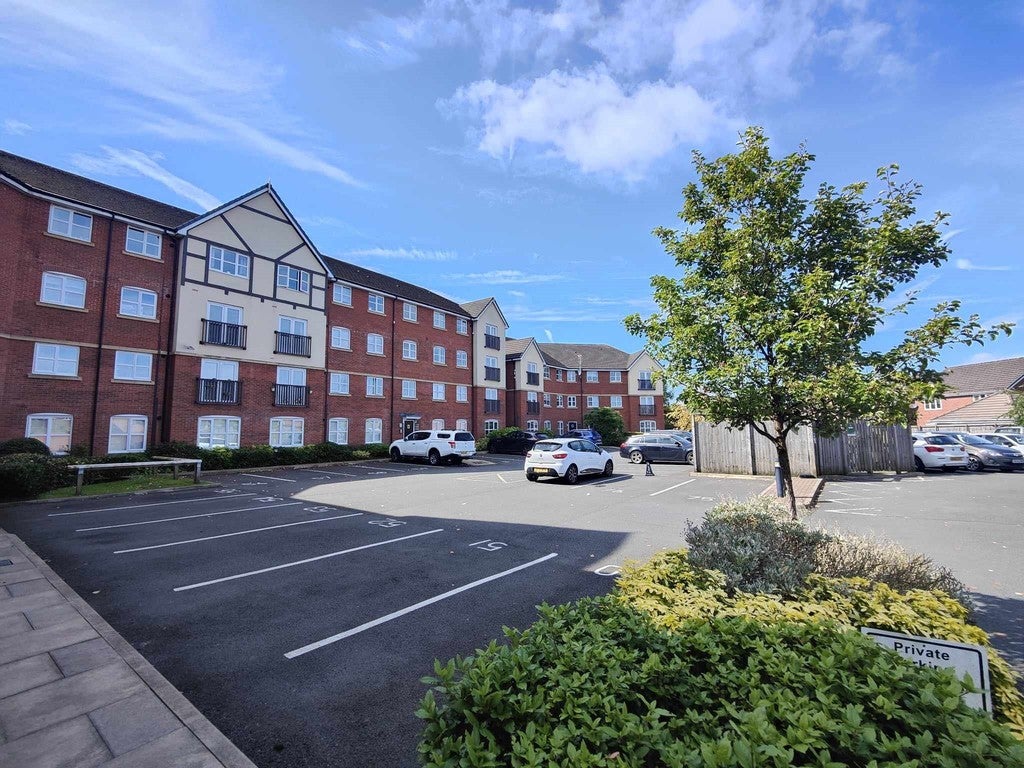 Flat Abbott Court in Chorley