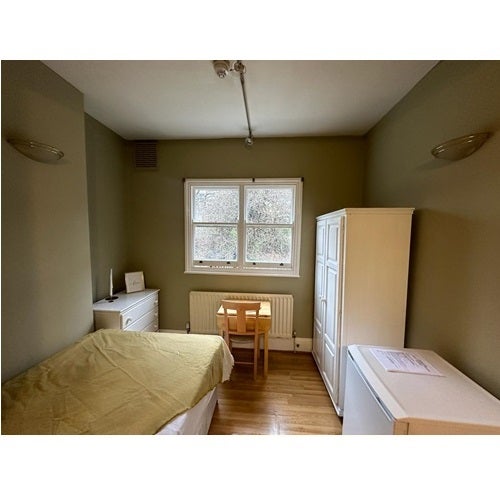 Room St Stephen's Gardens in London