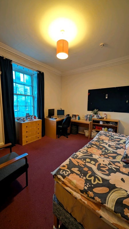 Room West Nicolson Street in City of Edinburgh