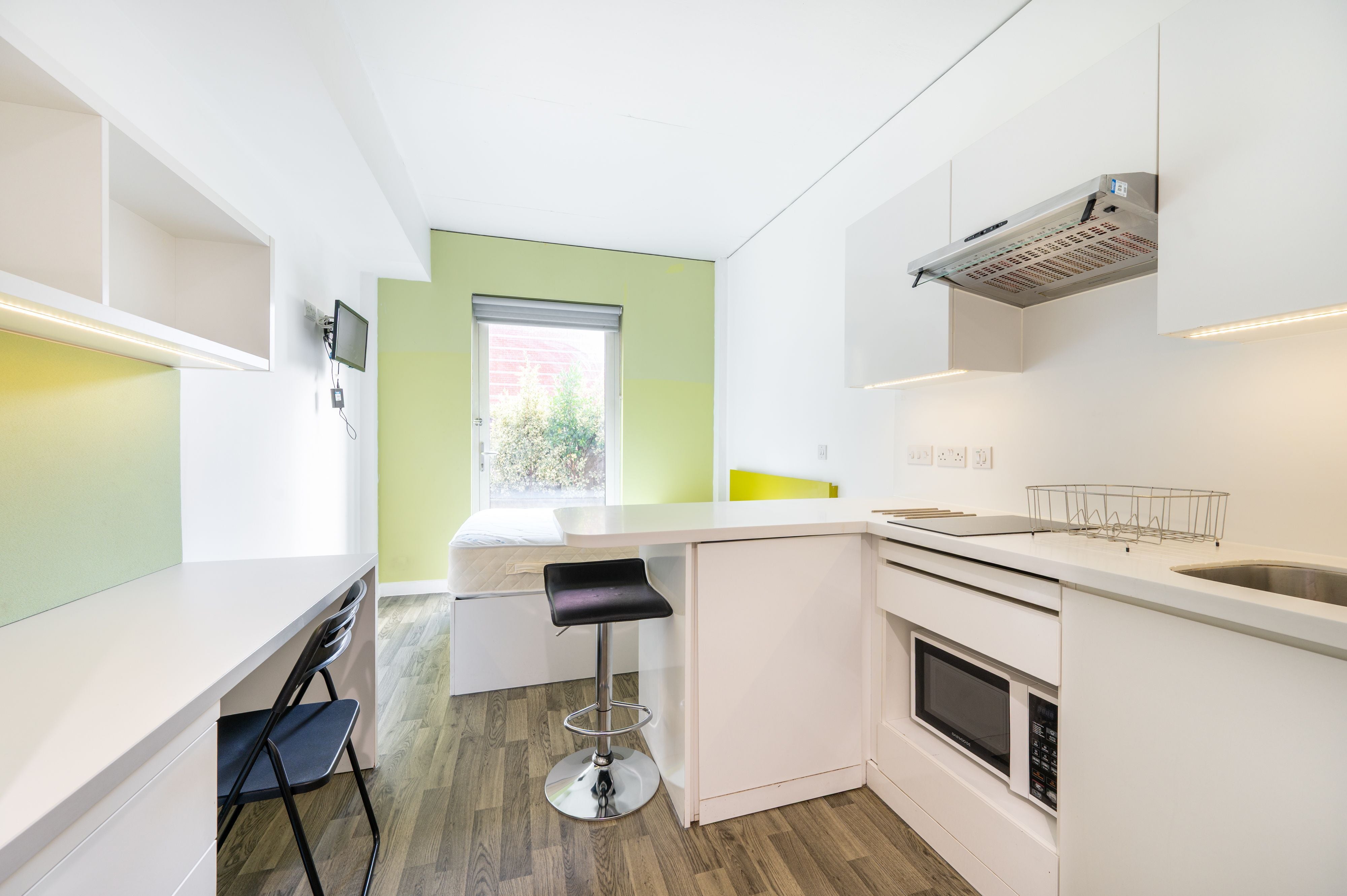 Flat Queensdale Crescent in Greater London