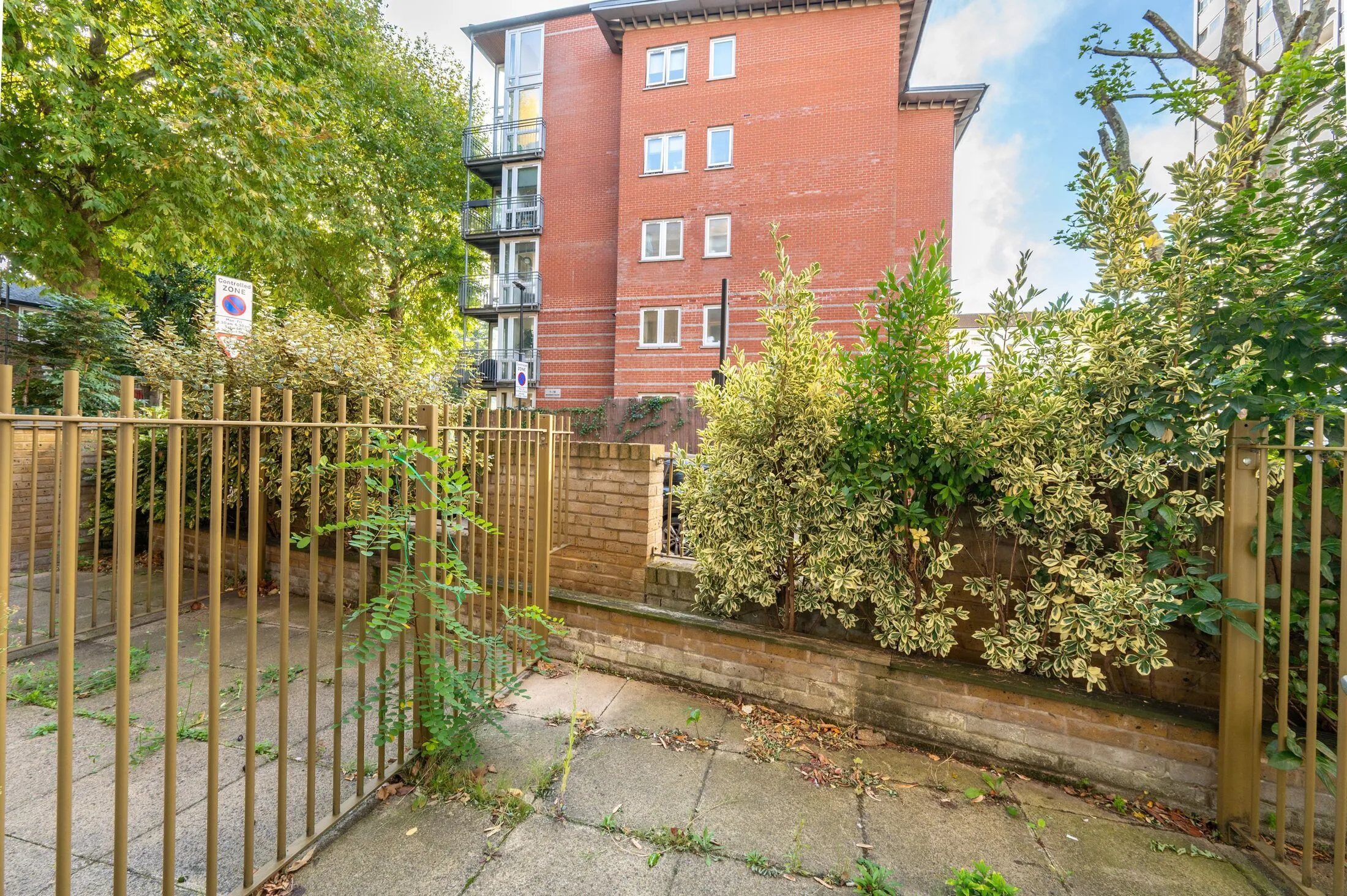 Flat Queensdale Crescent in Greater London