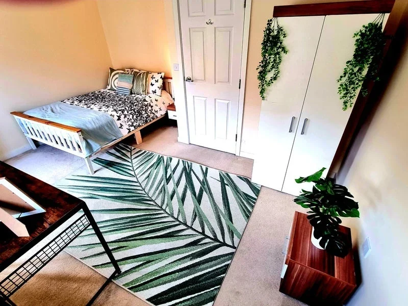 Room Winter Close in Epsom and Ewell