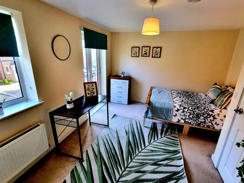 Room Winter Close in Epsom and Ewell