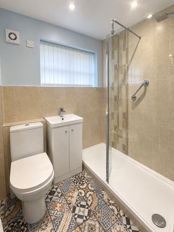 Room Widecombe Avenue in Stafford