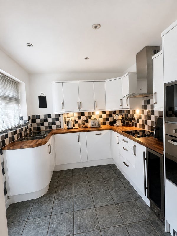 Room Widecombe Avenue in Stafford