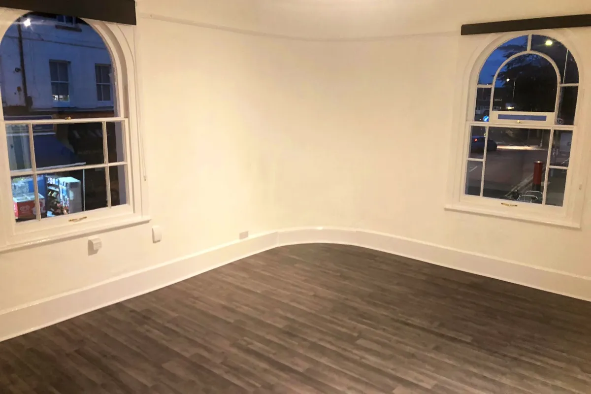 Flat Berrylands Road in Greater London