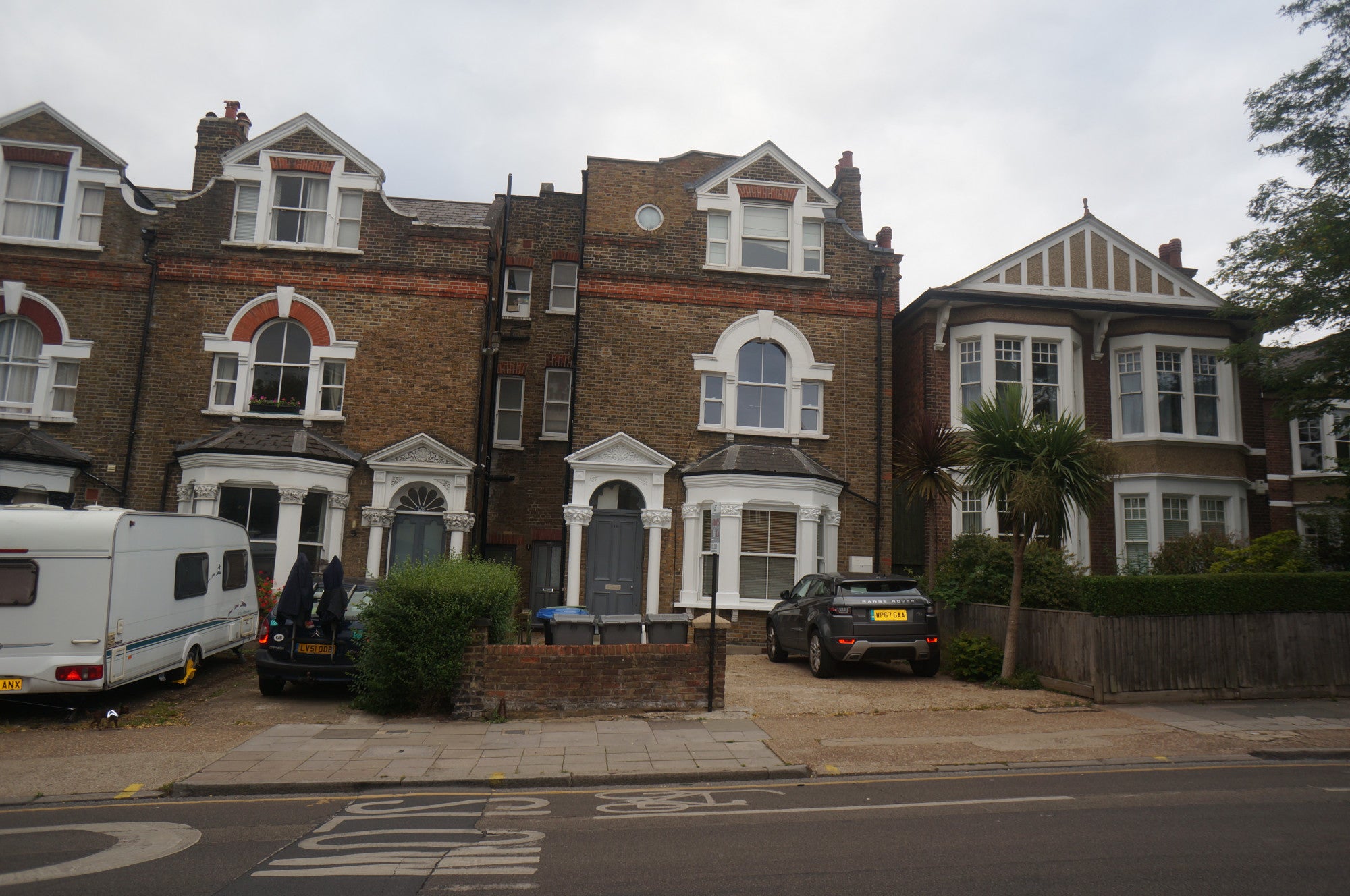 Flat Salusbury Road in London