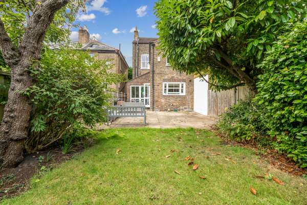 House Rosemont Road in Greater London