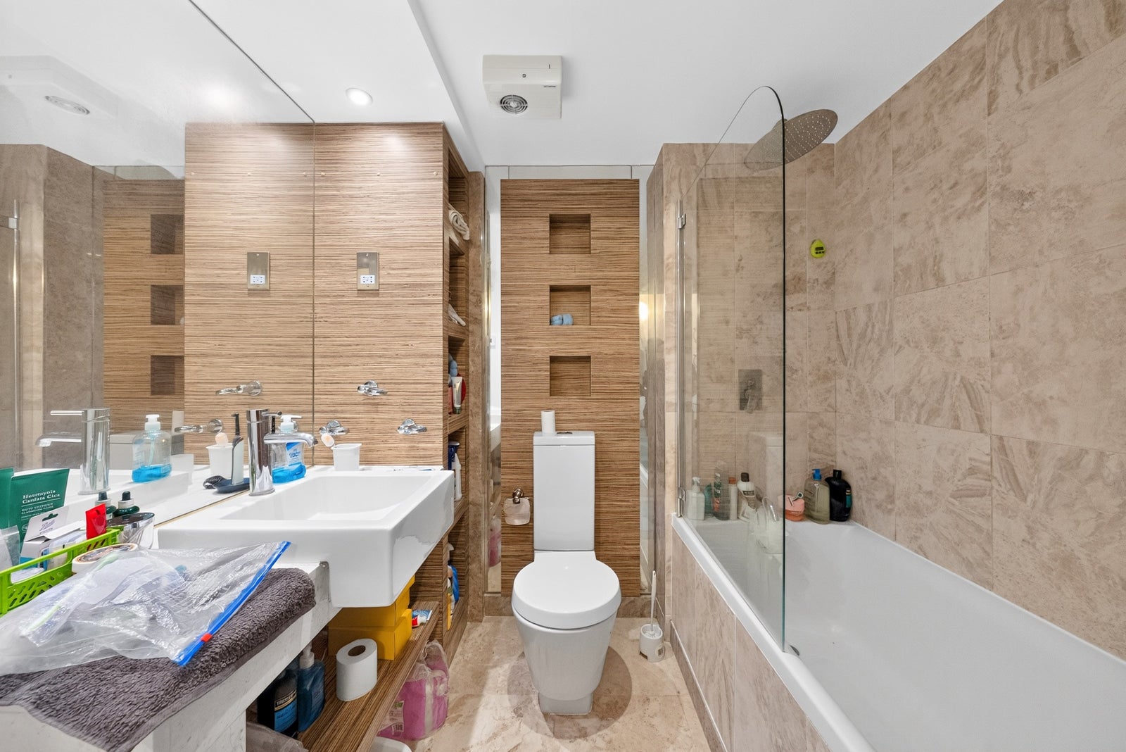 Flat Limeharbour in Greater London