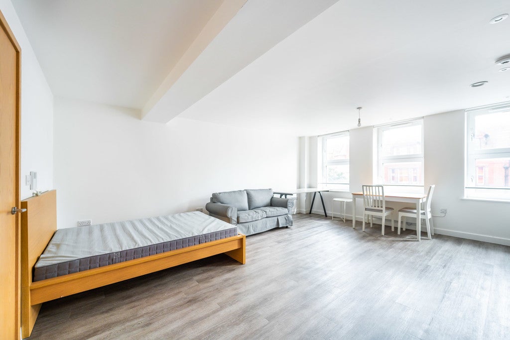 Flat Canfield Place in Greater London