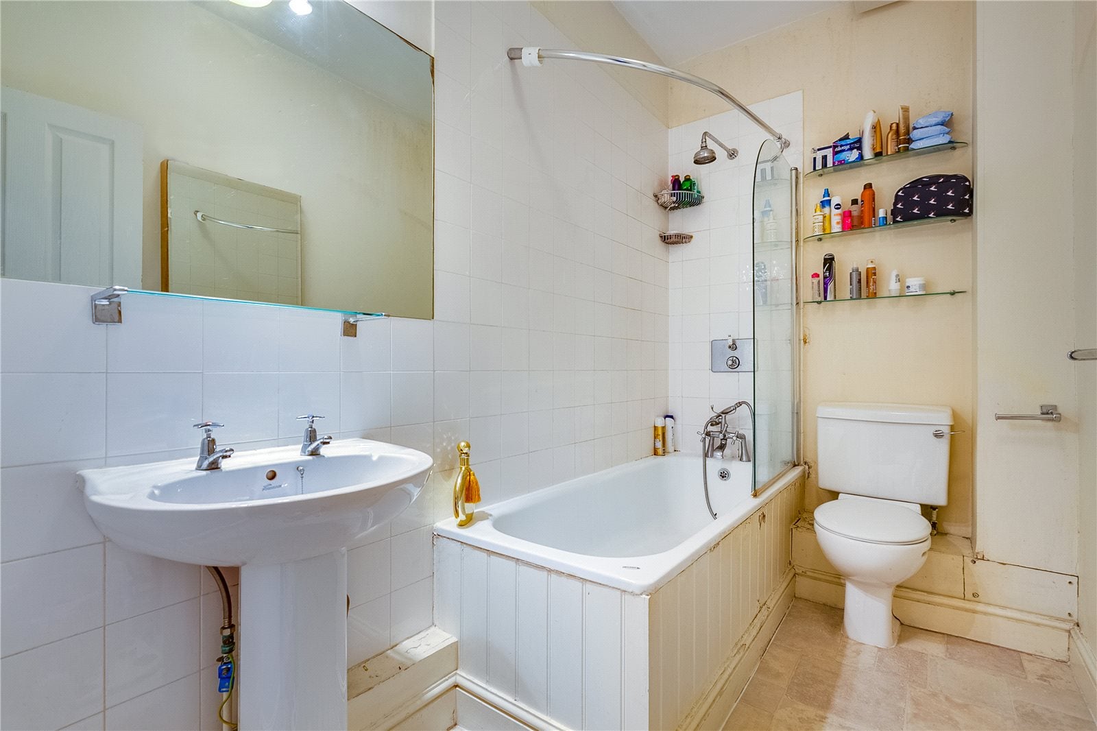 Flat Lavender Hill in Greater London