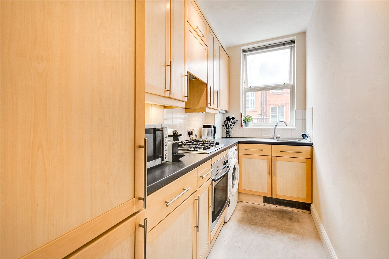 Flat Lavender Hill in Greater London