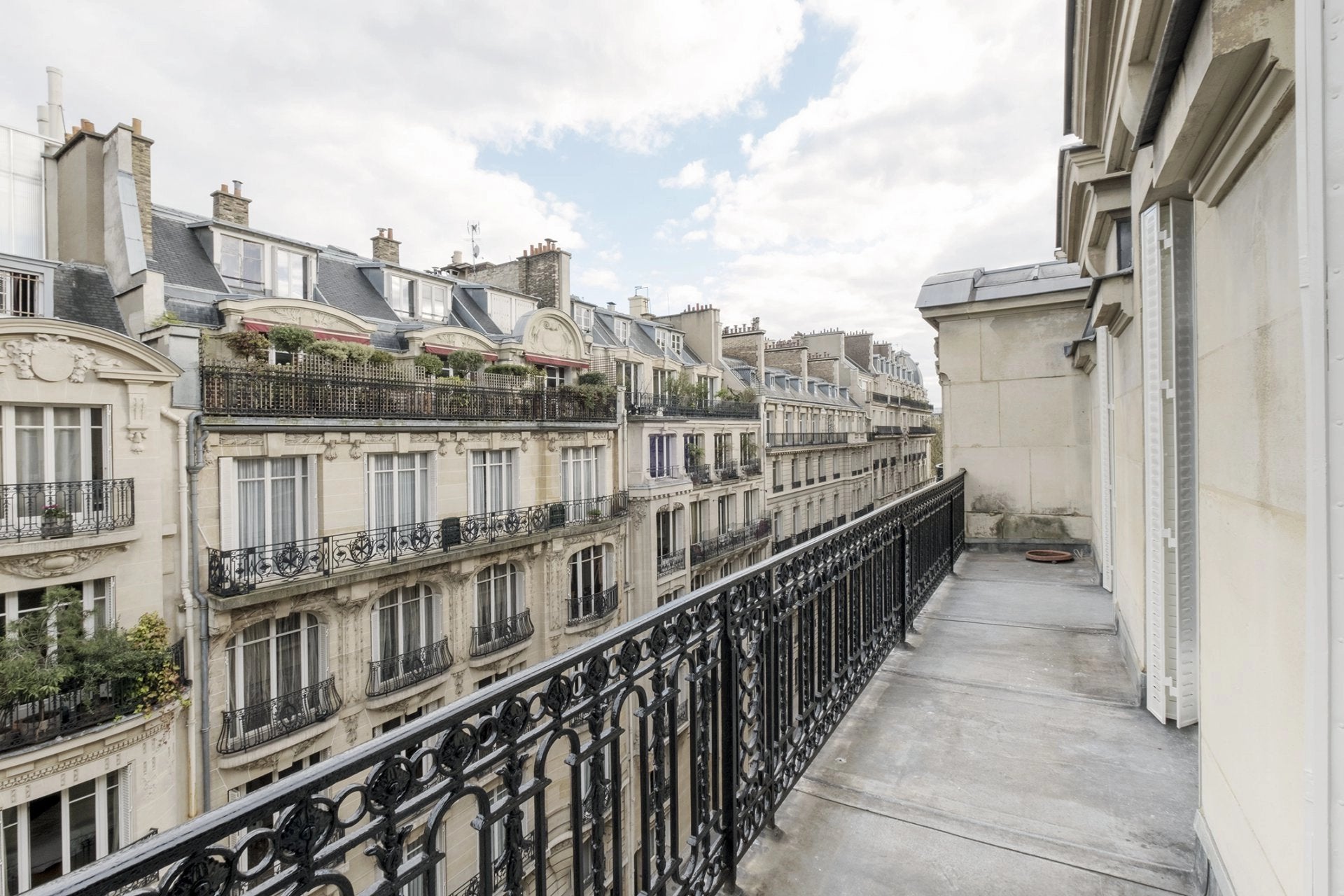 Flat Rue Anatole de la Forge in Paris