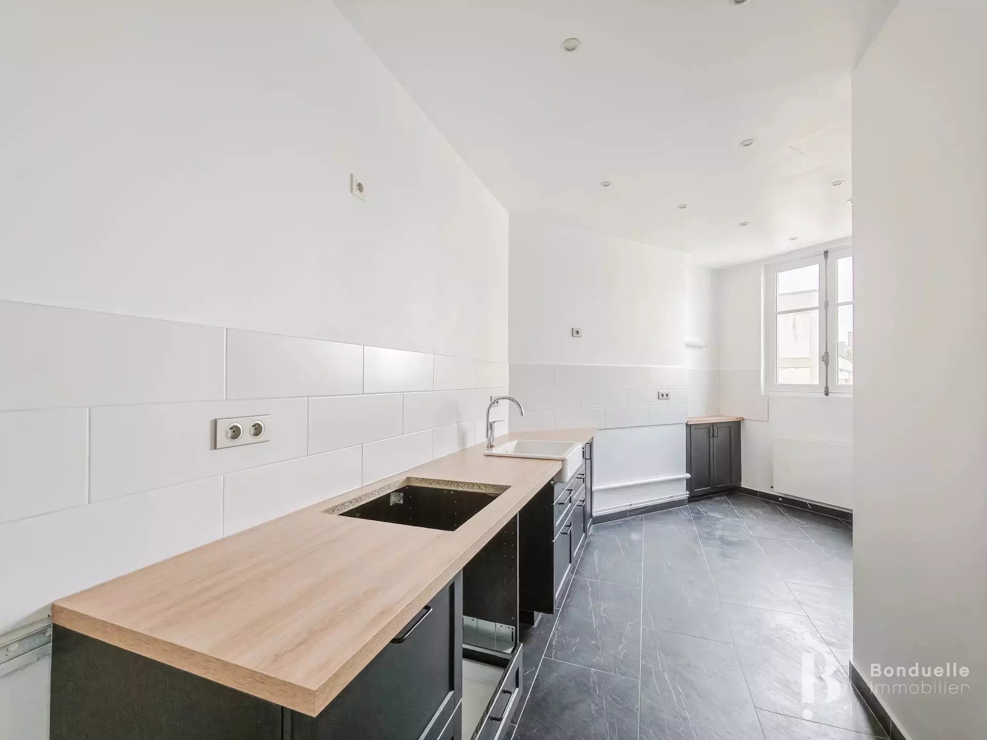 Flat Rue Anatole de la Forge in Paris