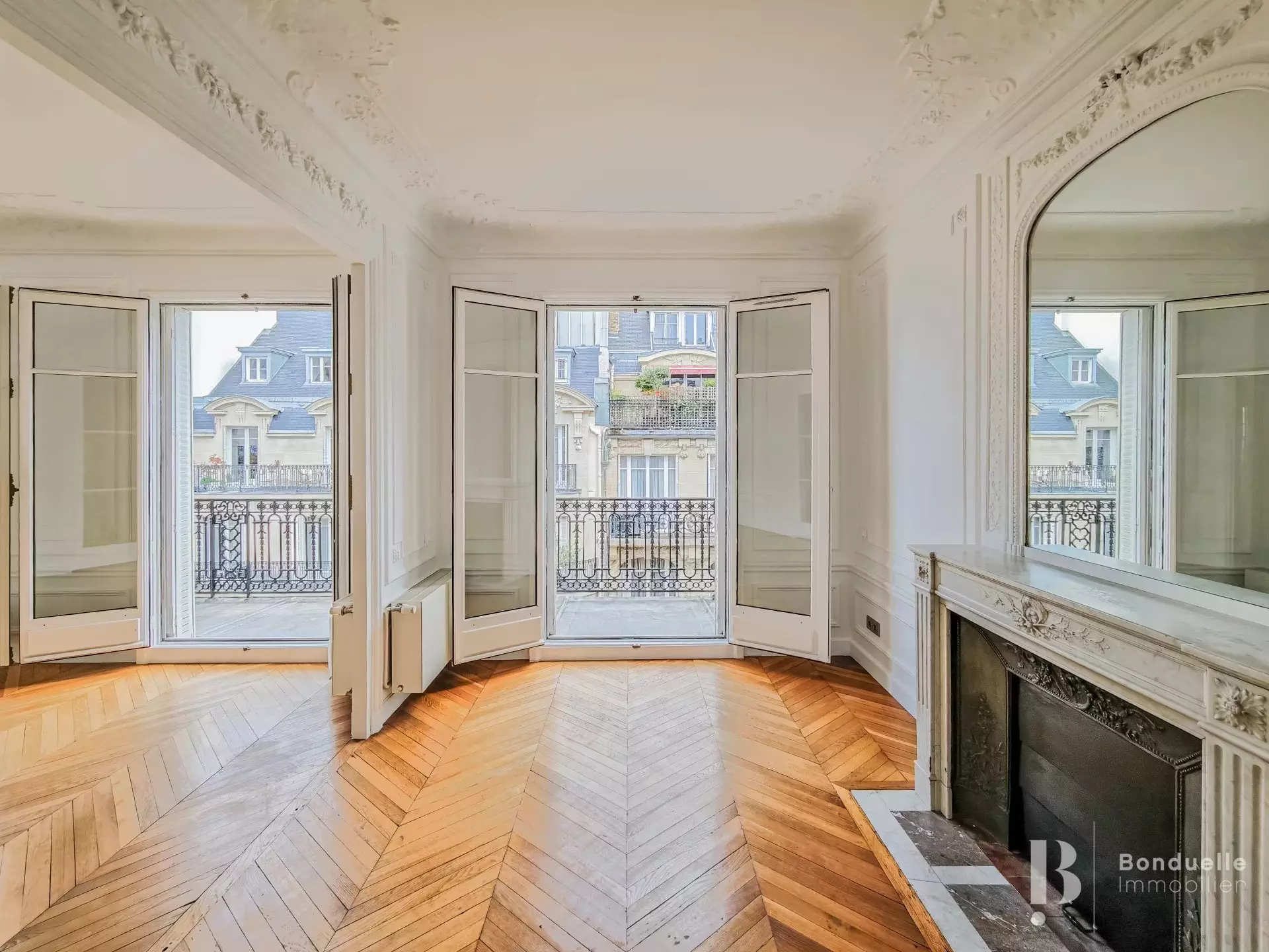 Flat Rue Anatole de la Forge in Paris
