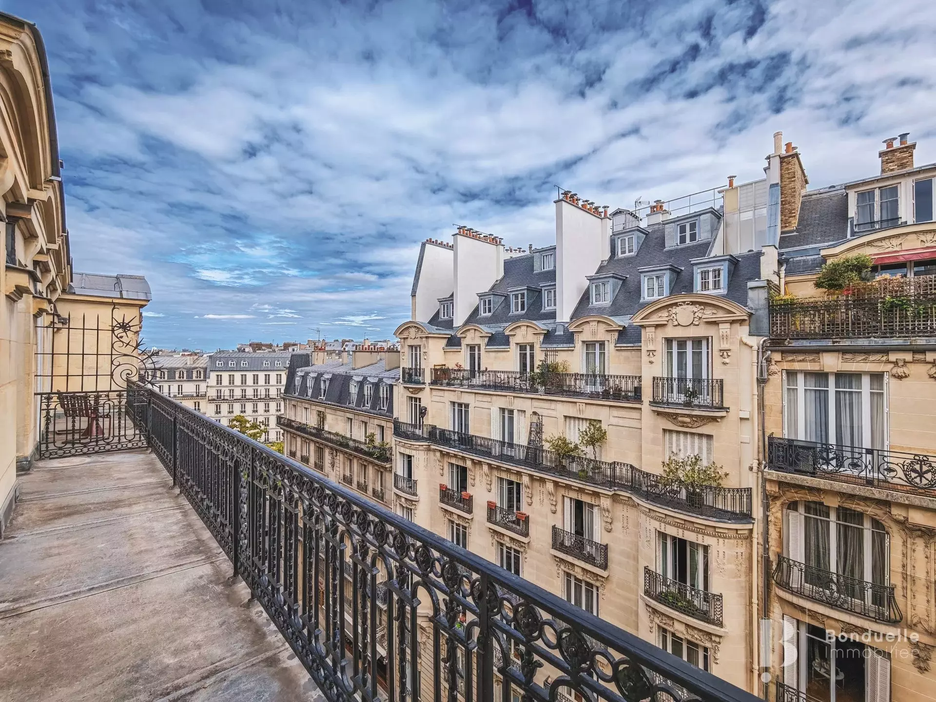 Flat Rue Anatole de la Forge in Paris