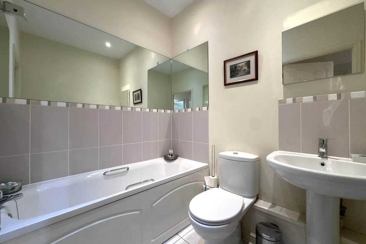 Flat Lockhart Road in Watford