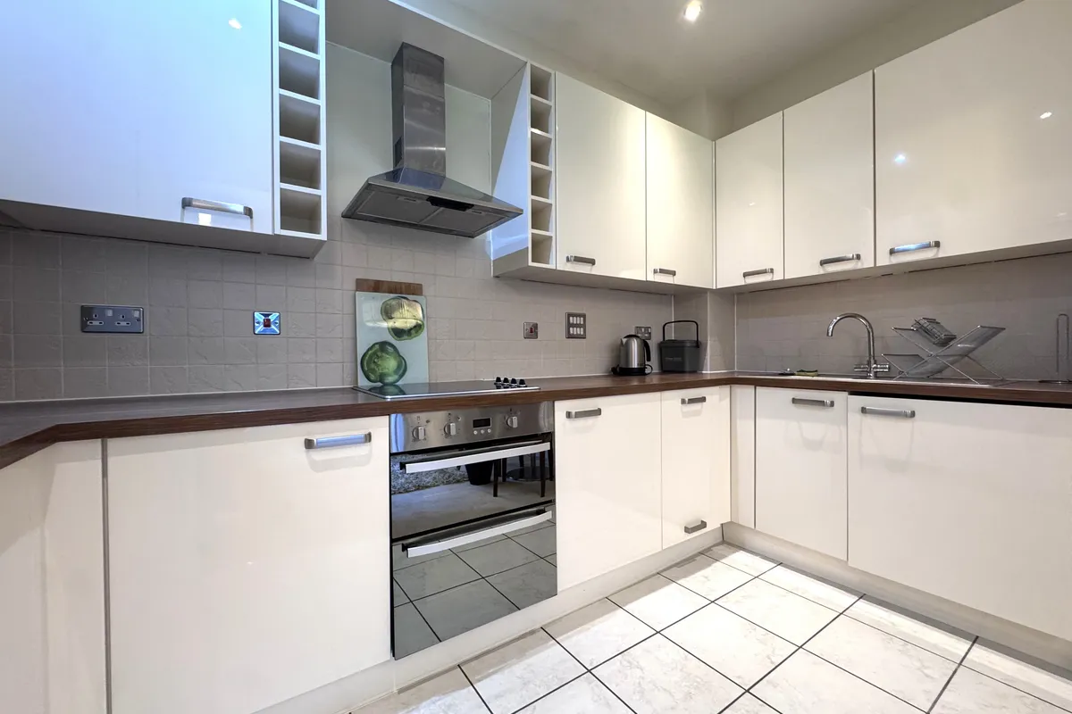 Flat Lockhart Road in Watford