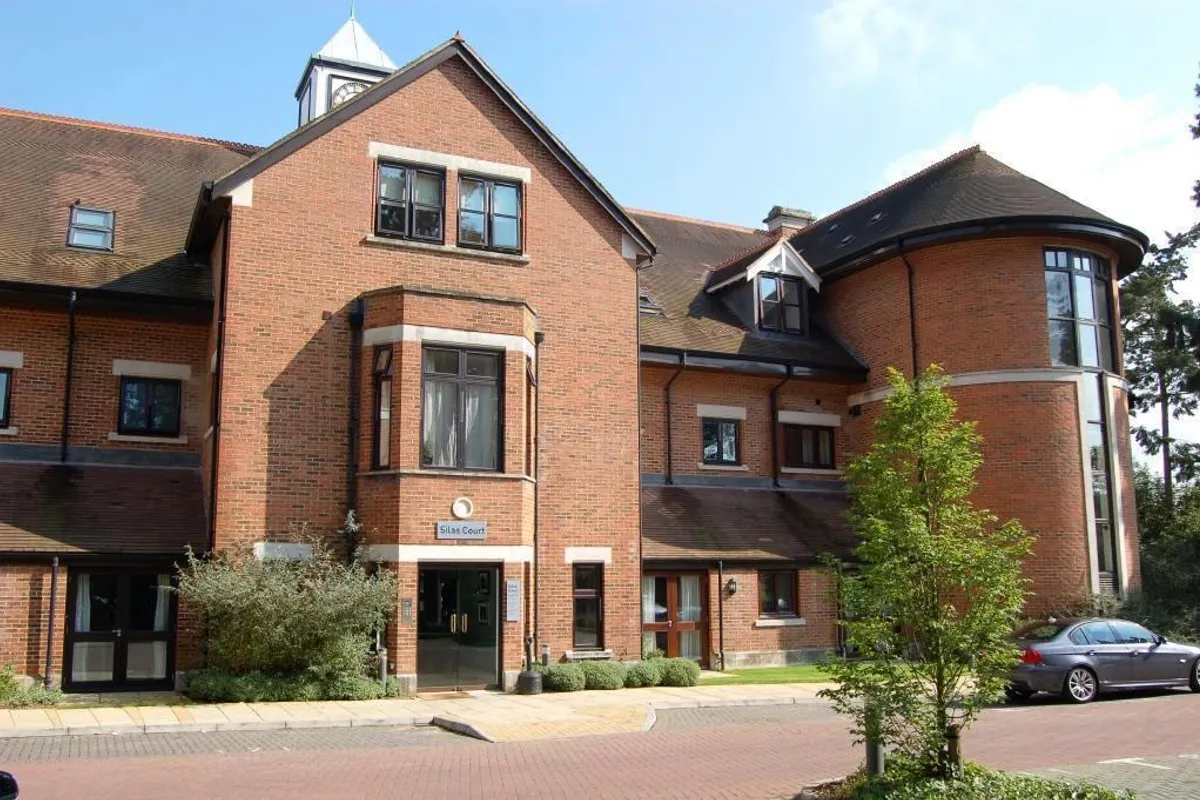 Flat Lockhart Road in Watford