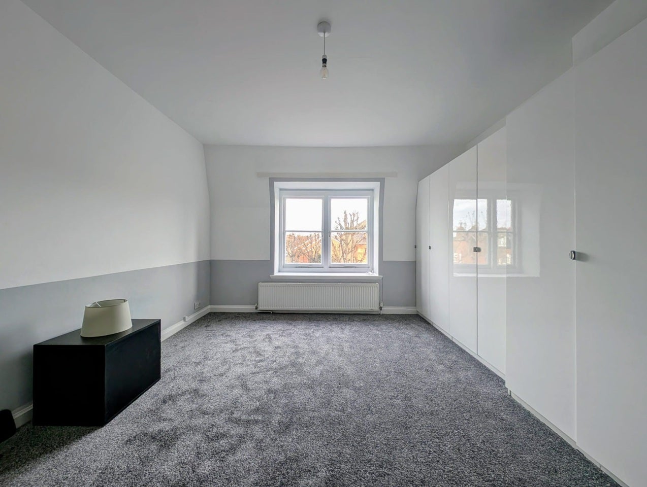 Flat Erpingham Road in Greater London