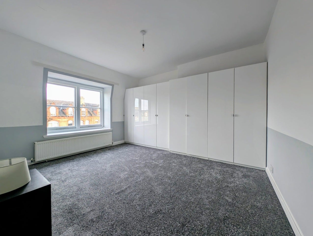 Flat Erpingham Road in Greater London