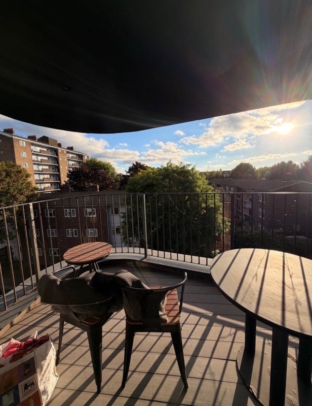 Room Lowth Road in Greater London