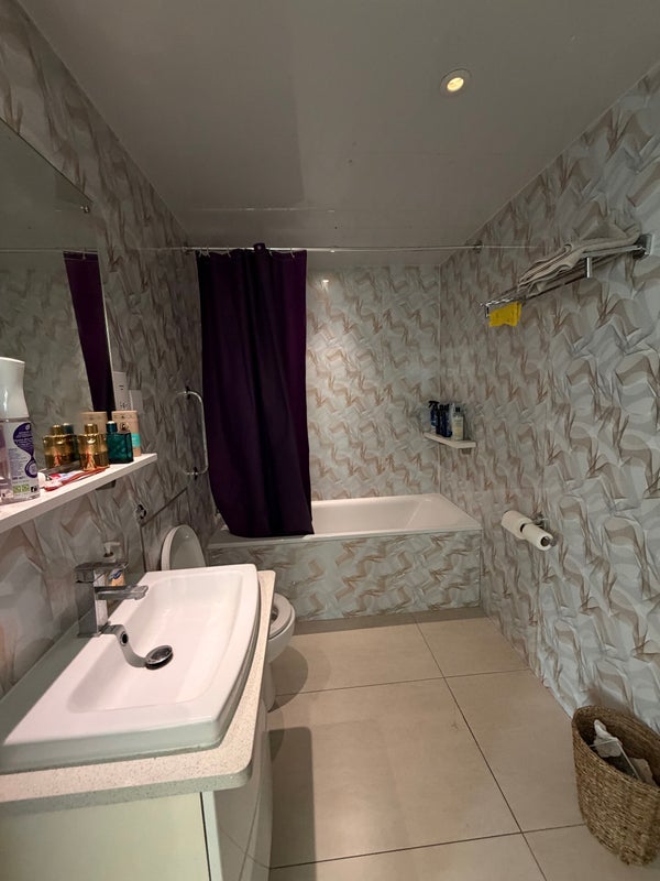 Room Lowth Road in Greater London