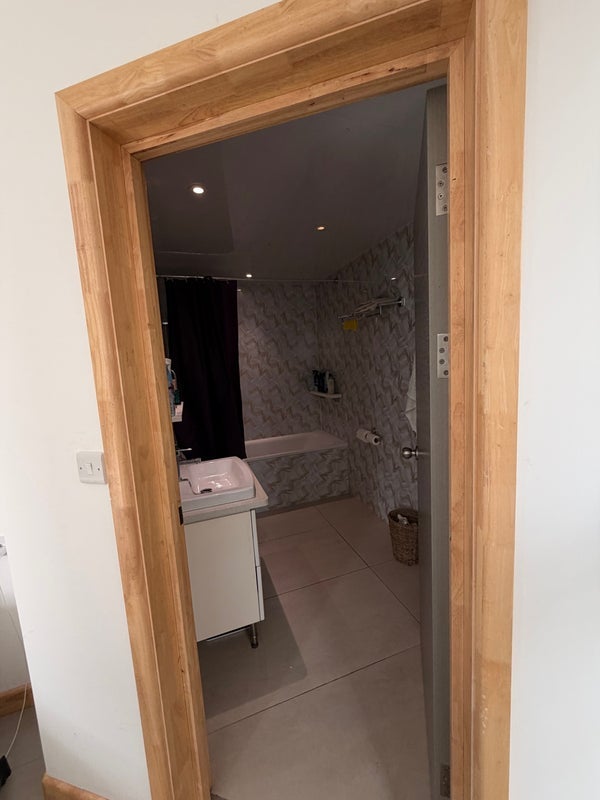 Room Lowth Road in Greater London