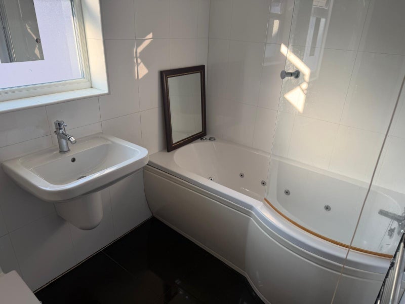 Room Doidge Road in Birmingham