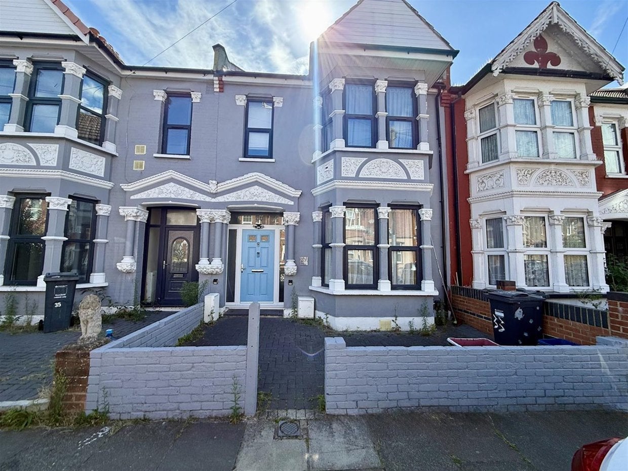 House Avonwick Road in Greater London