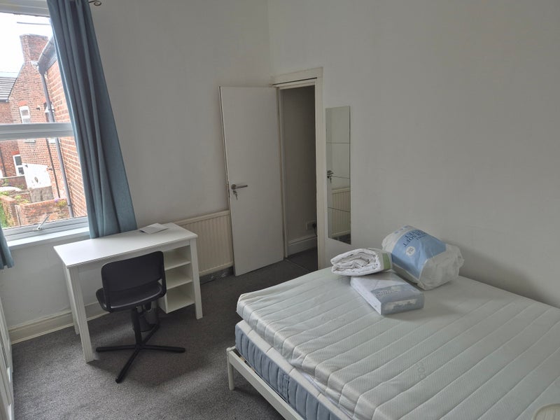 Room Haworth Road in Manchester