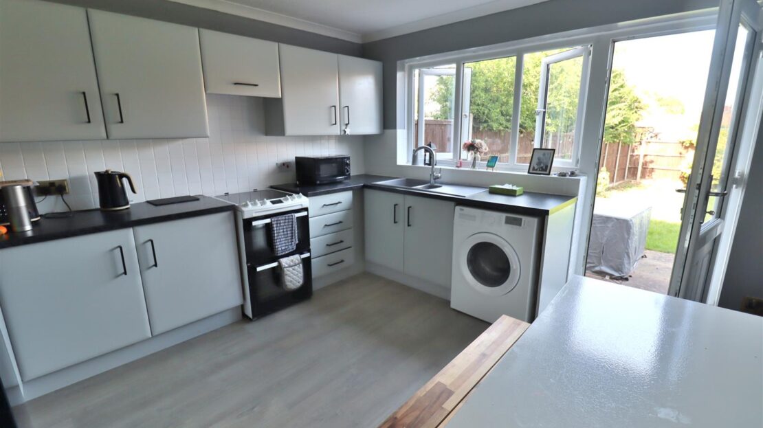 Flat Chequers Close in East Hertfordshire