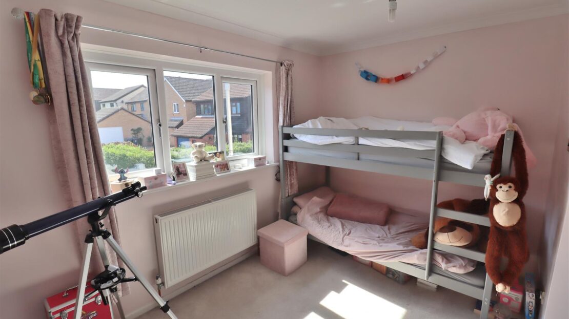 Flat Chequers Close in East Hertfordshire