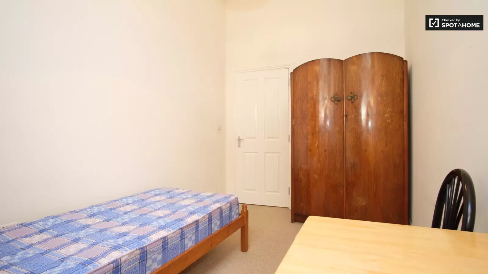Flat Cooper Road in Greater London
