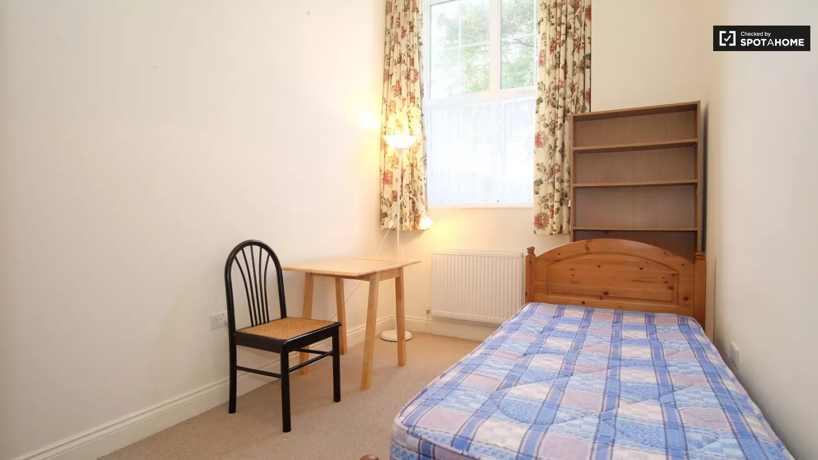 Flat Cooper Road in Greater London