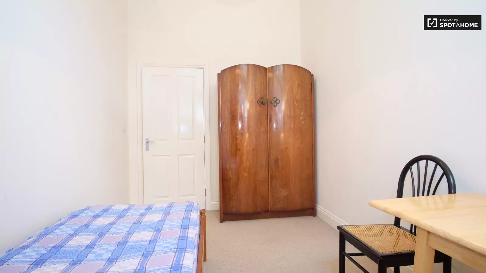 Flat Cooper Road in Greater London