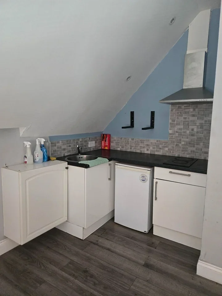 Flat Streatham High Road in Greater London