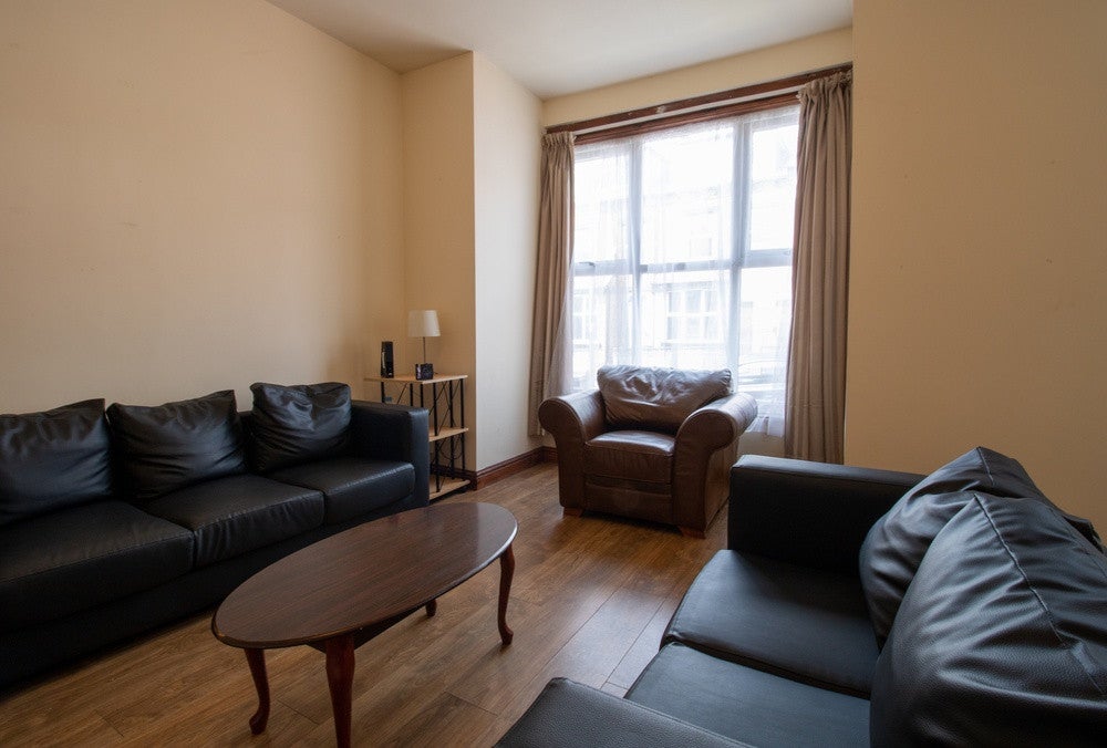 Flat Chestnut Avenue in Leeds