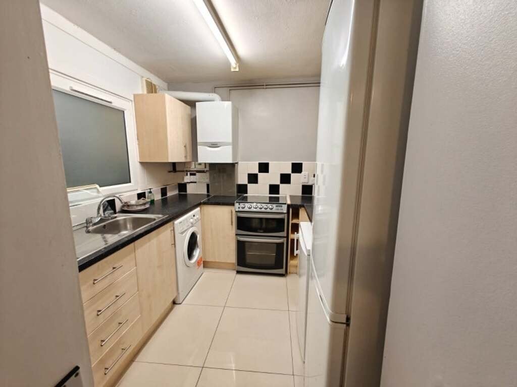 Room Cable Street in Greater London