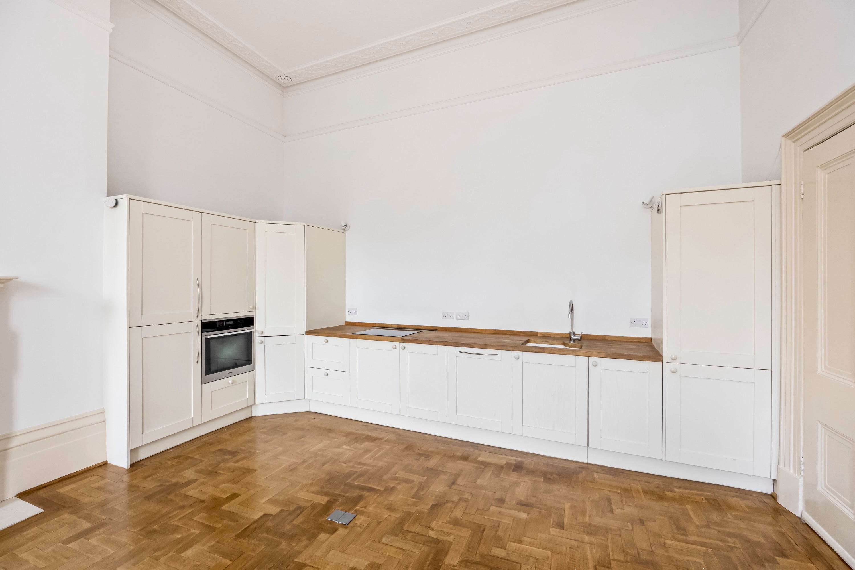 Flat Adelaide Crescent in Hove