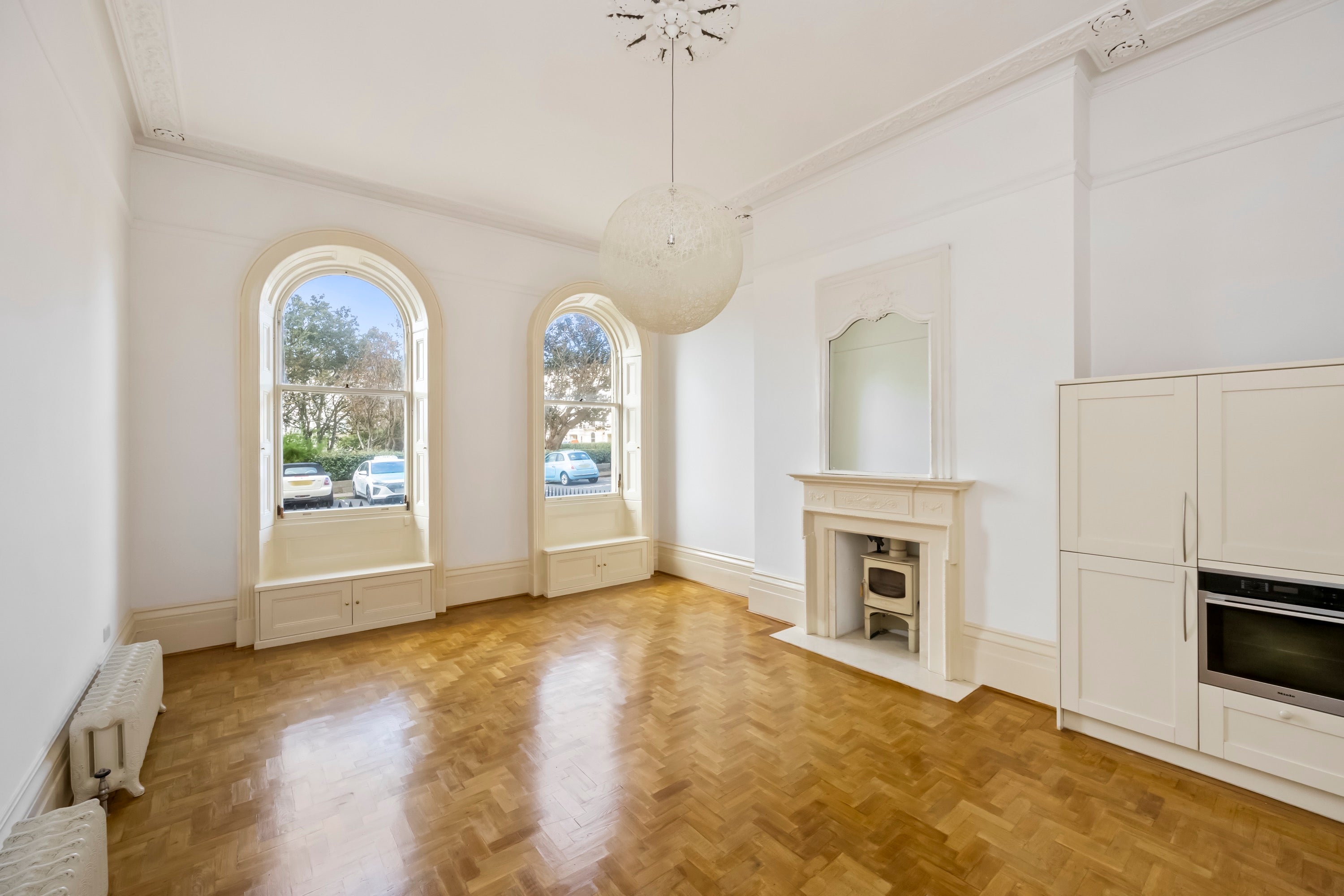 Flat Adelaide Crescent in Hove