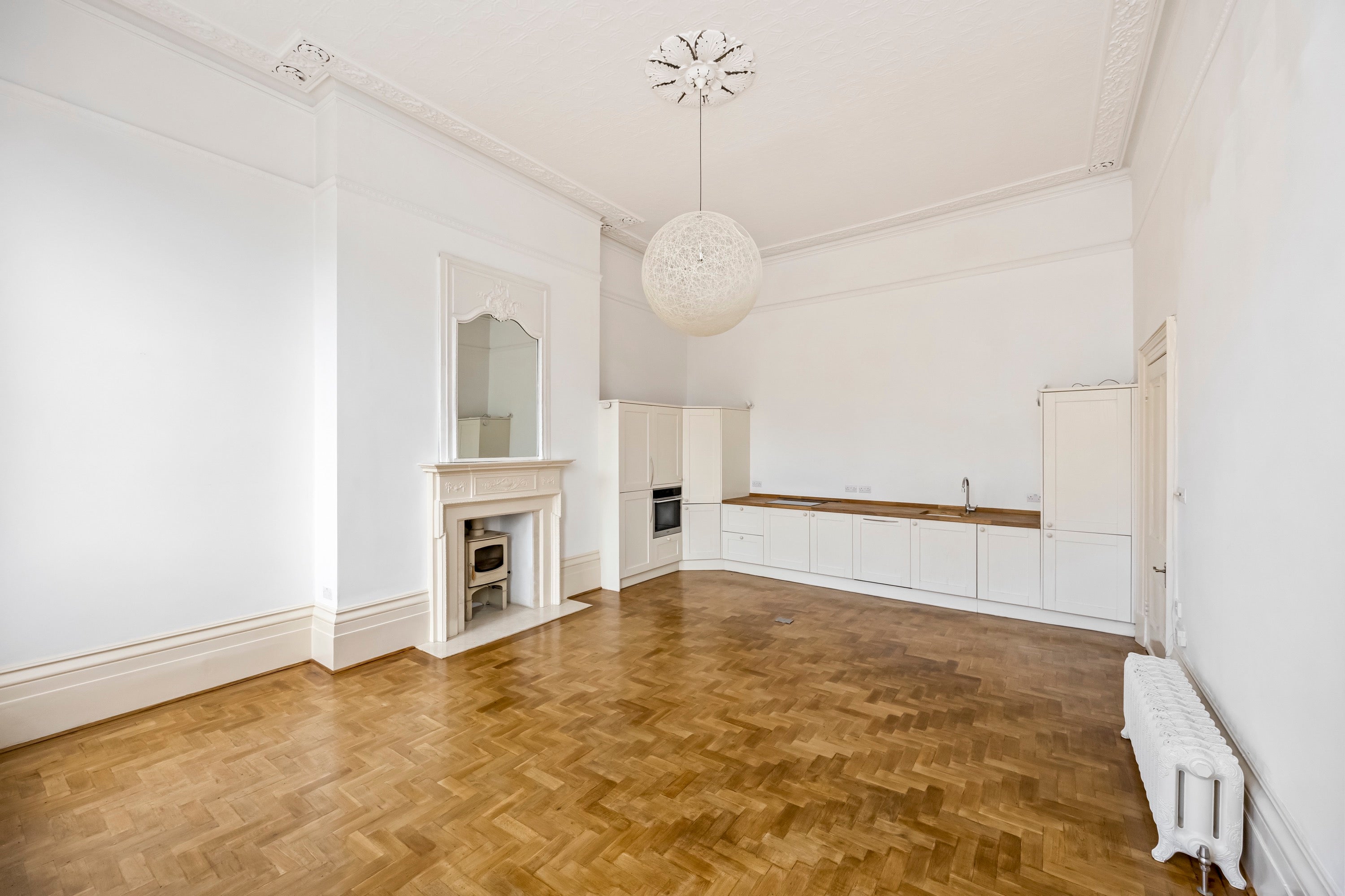 Flat Adelaide Crescent in Hove